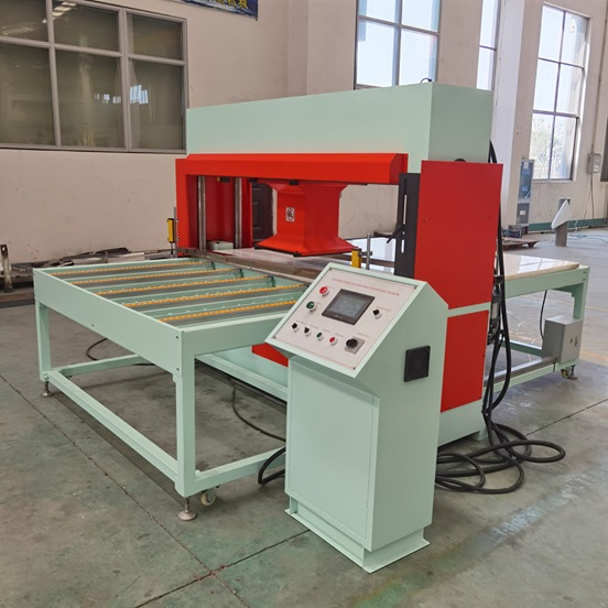 ?XYJ－1/35 足球片自動送料連續(xù)裁斷下料機