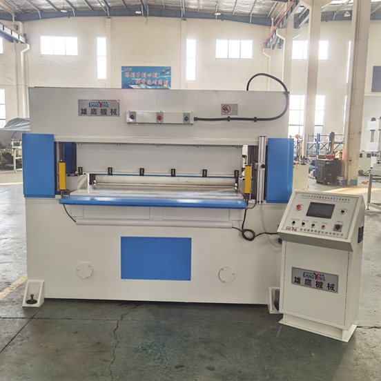 XYJ－3/120、200 足球片整板自動送料裁斷機