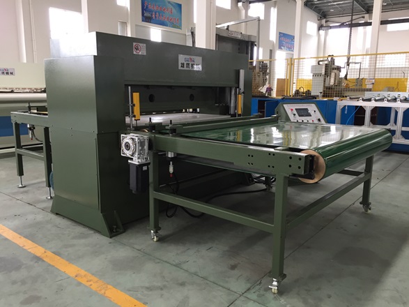 XYJ－3/120、150 偽裝布整板自動送料裁斷機