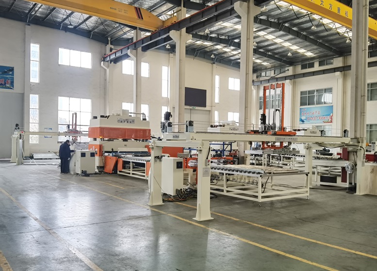 XYJ-3/1000 彈性地板模壓裁切成型生產(chǎn)線